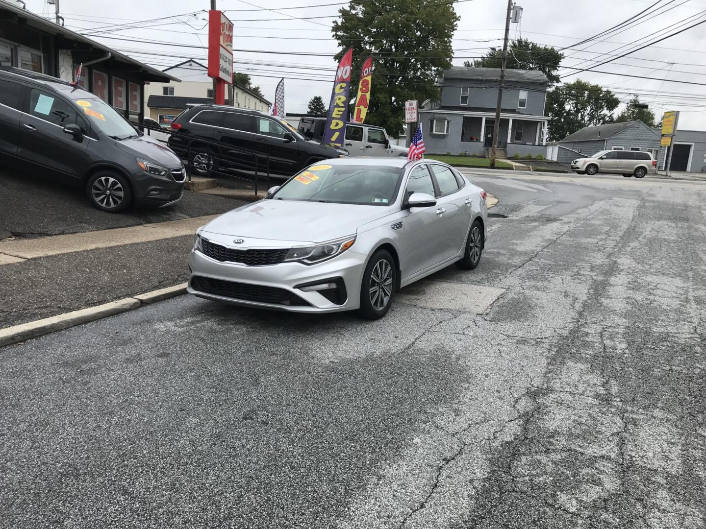 2019 Silver /Gray Kia Optima LX (5XXGT4L36KG) with an 2.4L L4 DOHC 16V engine, 6A transmission, located at 577 Chester Pike, Prospect Park, PA, 19076, (610) 237-1015, 39.886154, -75.302338 - 2019 Kia Optima LX: Backup camera, new PA inspection, great on gas, SUPER CLEAN, runs LIKE NEW! This vehicle comes inspected and has been given a bumper to bumper safety check. It is very clean, reliable, and well maintained. We offer a unique pay plan that is known for being the easiest and fast- Photo#1