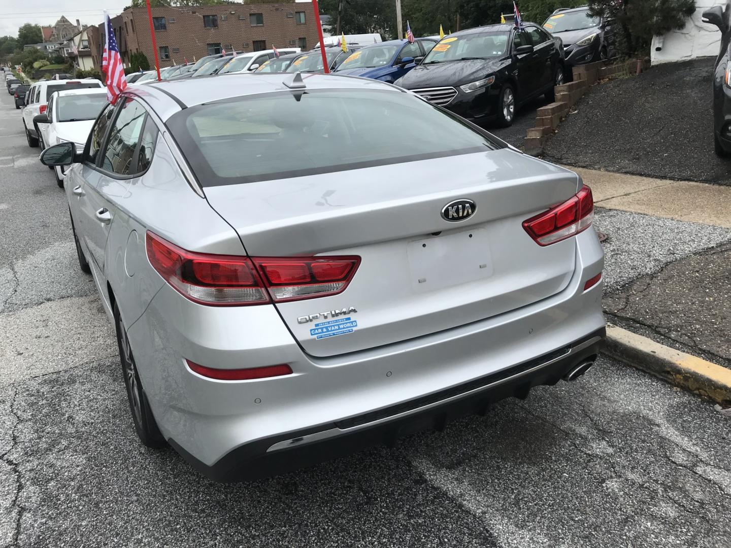2019 Silver /Gray Kia Optima LX (5XXGT4L36KG) with an 2.4L L4 DOHC 16V engine, 6A transmission, located at 577 Chester Pike, Prospect Park, PA, 19076, (610) 237-1015, 39.886154, -75.302338 - 2019 Kia Optima LX: Backup camera, new PA inspection, great on gas, SUPER CLEAN, runs LIKE NEW! This vehicle comes inspected and has been given a bumper to bumper safety check. It is very clean, reliable, and well maintained. We offer a unique pay plan that is known for being the easiest and fast- Photo#5