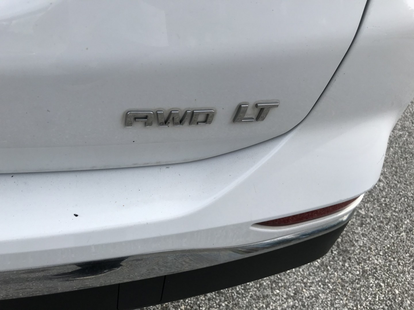 2018 White /Black Chevrolet Equinox LT AWD (2GNAXSEV9J6) with an 1.5L L4 DIR DOHC 16V TURBO engine, 6A transmission, located at 577 Chester Pike, Prospect Park, PA, 19076, (610) 237-1015, 39.886154, -75.302338 - 2018 Chevy Equinox LT: AWD, backup camera, new PA inspection, SUPER CLEAN, runs LIKE NEW! This vehicle comes inspected and has been given a bumper to bumper safety check. It is very clean, reliable, and well maintained. We offer a unique pay plan that is known for being the easiest and fastest fi- Photo#6