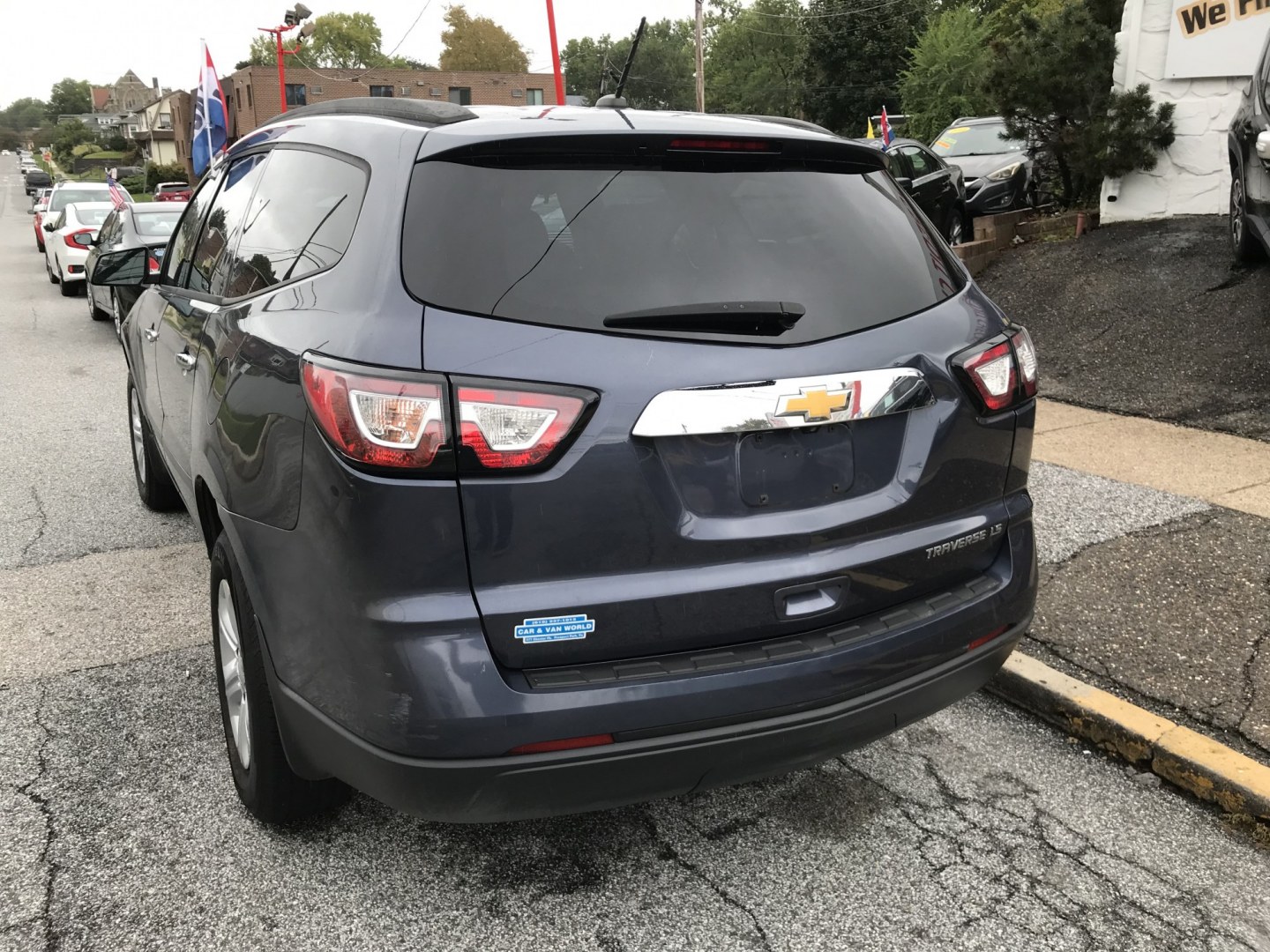 2013 Blue /Gray Chevrolet Traverse LS w/PDC (1GNKRFED0DJ) with an 3.6L V6 DOHC 24V engine, 6-Speed Automatic transmission, located at 577 Chester Pike, Prospect Park, PA, 19076, (610) 237-1015, 39.886154, -75.302338 - 2013 Chevy Traverse: Only 91k miles, 3rd row seating, backup camera, new PA inspection, SUPER CLEAN, runs LIKE NEW! This vehicle comes inspected and has been given a bumper to bumper safety check. It is very clean, reliable, and well maintained. We offer a unique pay plan that is known for being- Photo#5