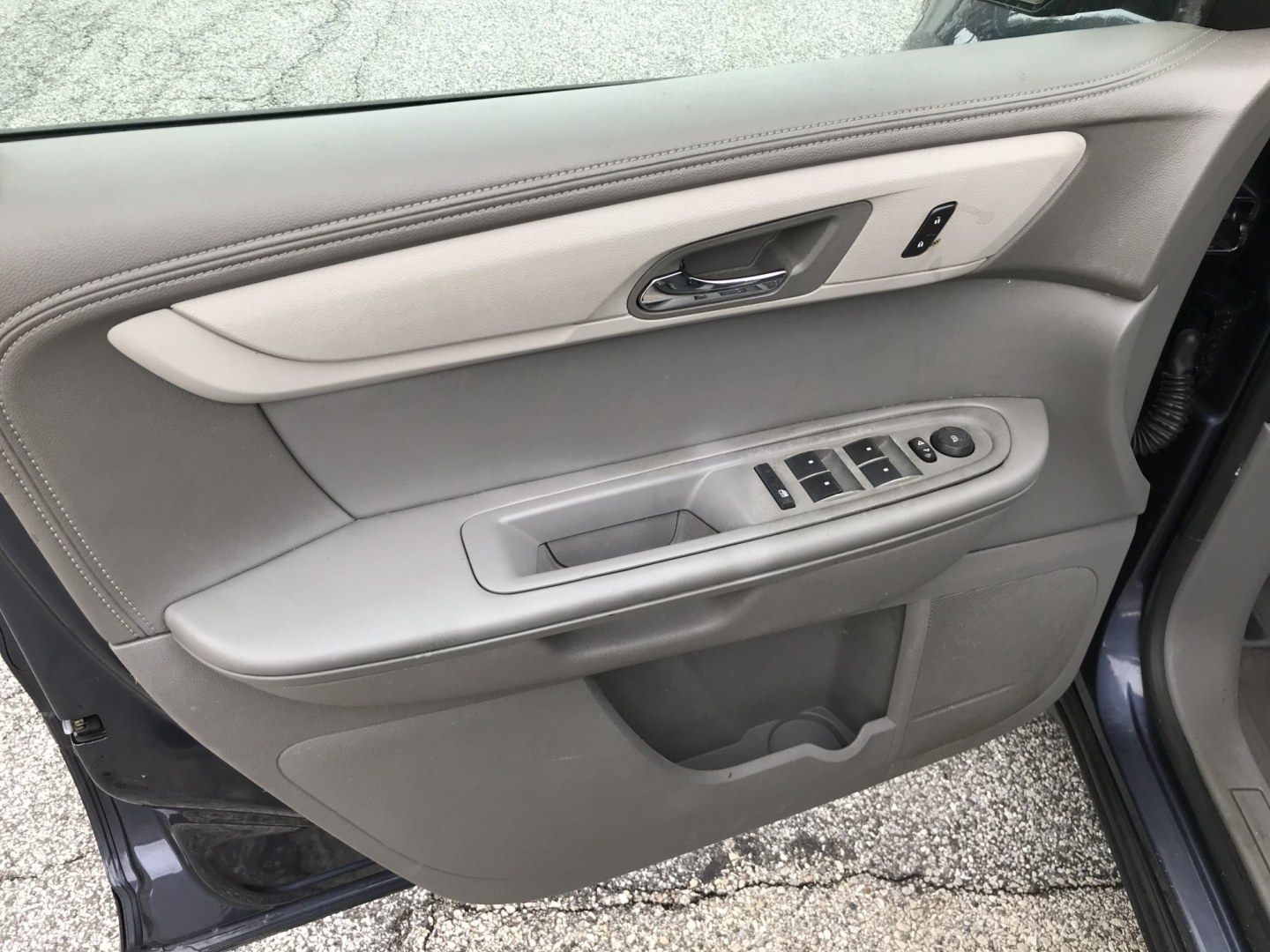 2013 Blue /Gray Chevrolet Traverse LS w/PDC (1GNKRFED0DJ) with an 3.6L V6 DOHC 24V engine, 6-Speed Automatic transmission, located at 577 Chester Pike, Prospect Park, PA, 19076, (610) 237-1015, 39.886154, -75.302338 - 2013 Chevy Traverse: Only 91k miles, 3rd row seating, backup camera, new PA inspection, SUPER CLEAN, runs LIKE NEW! This vehicle comes inspected and has been given a bumper to bumper safety check. It is very clean, reliable, and well maintained. We offer a unique pay plan that is known for being- Photo#8