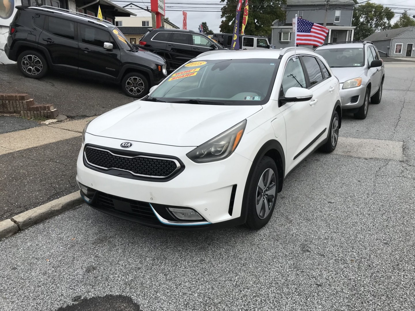 2018 White /Gray Kia Niro Plug In Hybrid EX Premium (KNDCC3LD7J5) , 6A transmission, located at 577 Chester Pike, Prospect Park, PA, 19076, (610) 237-1015, 39.886154, -75.302338 - 2018 Kia Niro Plug in Hybrid: Navigation system, backup camera, new PA inspection, EXCELLENT ON GAS! This vehicle comes inspected and has been given a bumper to bumper safety check. It is very clean, reliable, and well maintained. We offer a unique pay plan that is known for being the easiest and- Photo#2