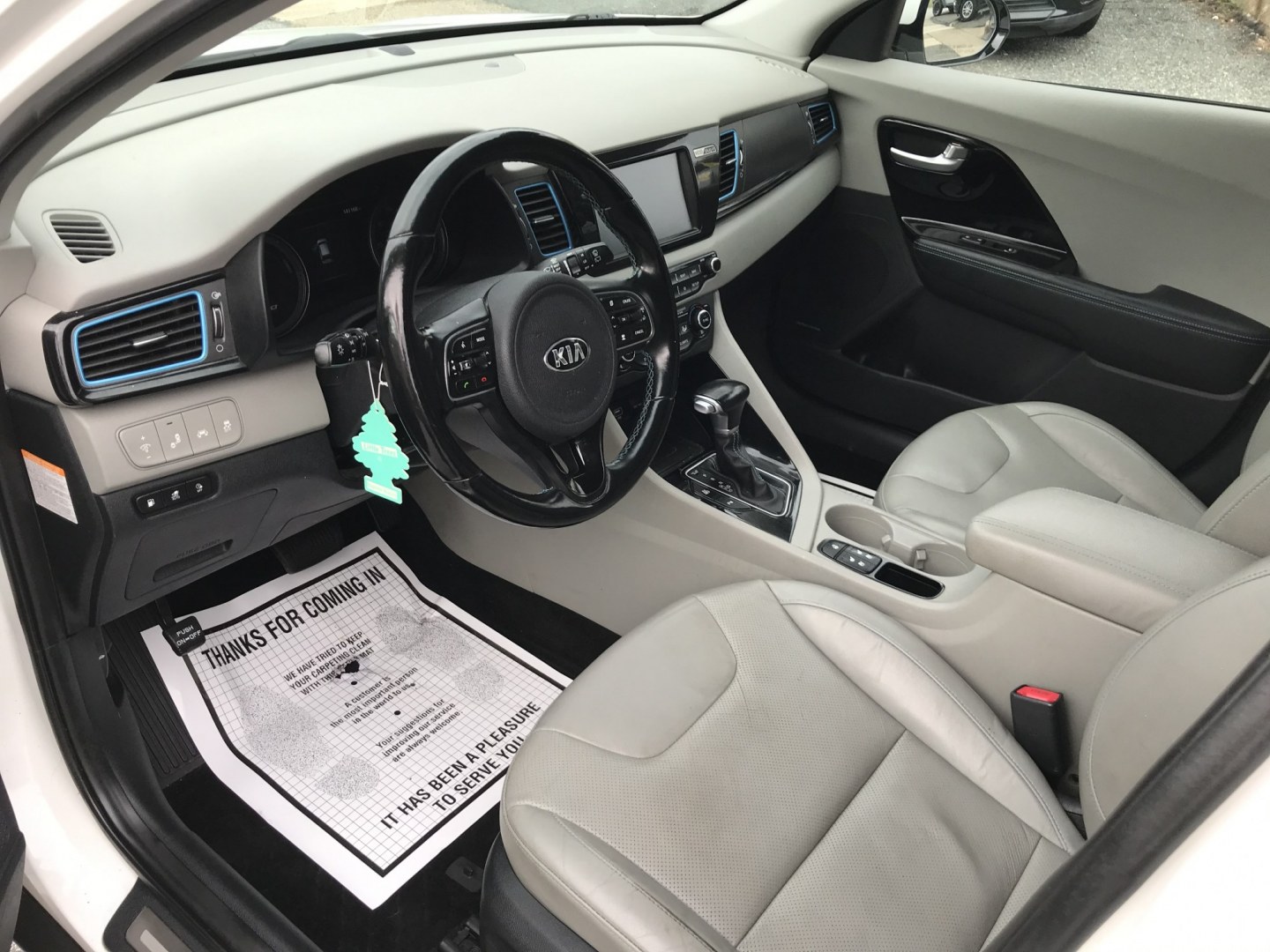 2018 White /Gray Kia Niro Plug In Hybrid EX Premium (KNDCC3LD7J5) , 6A transmission, located at 577 Chester Pike, Prospect Park, PA, 19076, (610) 237-1015, 39.886154, -75.302338 - 2018 Kia Niro Plug in Hybrid: Navigation system, backup camera, new PA inspection, EXCELLENT ON GAS! This vehicle comes inspected and has been given a bumper to bumper safety check. It is very clean, reliable, and well maintained. We offer a unique pay plan that is known for being the easiest and- Photo#8