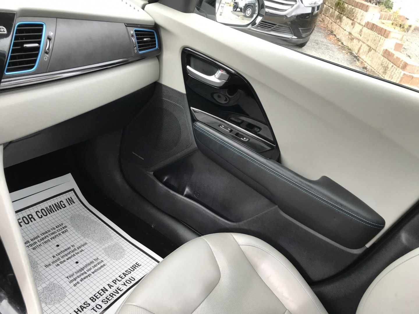 2018 White /Gray Kia Niro Plug In Hybrid EX Premium (KNDCC3LD7J5) , 6A transmission, located at 577 Chester Pike, Prospect Park, PA, 19076, (610) 237-1015, 39.886154, -75.302338 - 2018 Kia Niro Plug in Hybrid: Navigation system, backup camera, new PA inspection, EXCELLENT ON GAS! This vehicle comes inspected and has been given a bumper to bumper safety check. It is very clean, reliable, and well maintained. We offer a unique pay plan that is known for being the easiest and- Photo#16