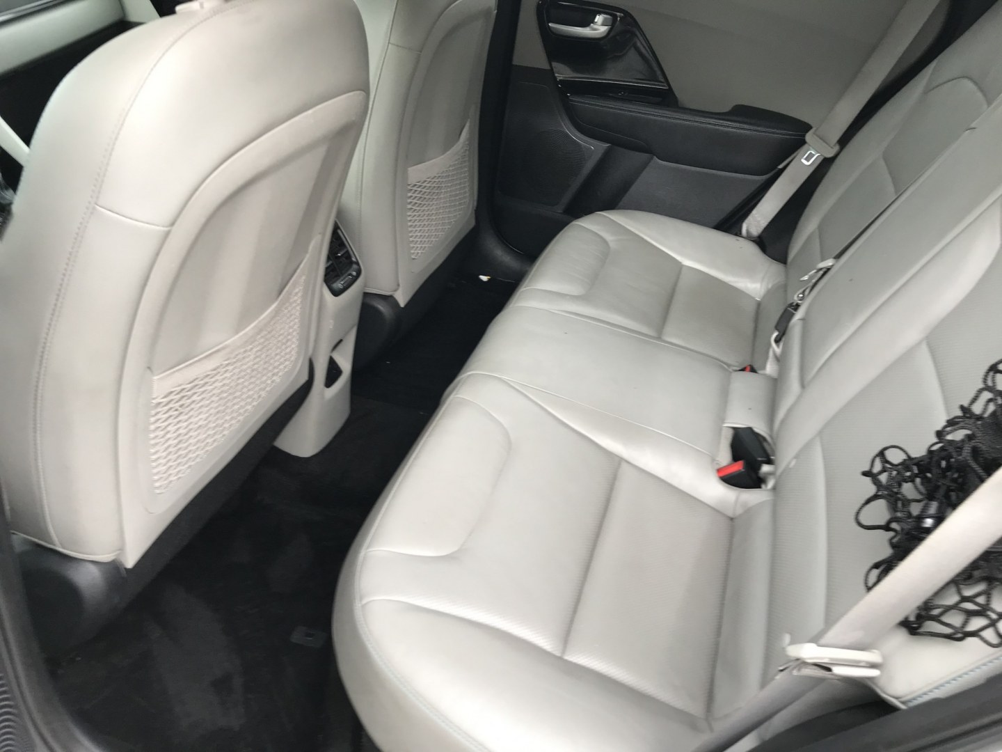 2018 White /Gray Kia Niro Plug In Hybrid EX Premium (KNDCC3LD7J5) , 6A transmission, located at 577 Chester Pike, Prospect Park, PA, 19076, (610) 237-1015, 39.886154, -75.302338 - 2018 Kia Niro Plug in Hybrid: Navigation system, backup camera, new PA inspection, EXCELLENT ON GAS! This vehicle comes inspected and has been given a bumper to bumper safety check. It is very clean, reliable, and well maintained. We offer a unique pay plan that is known for being the easiest and- Photo#18