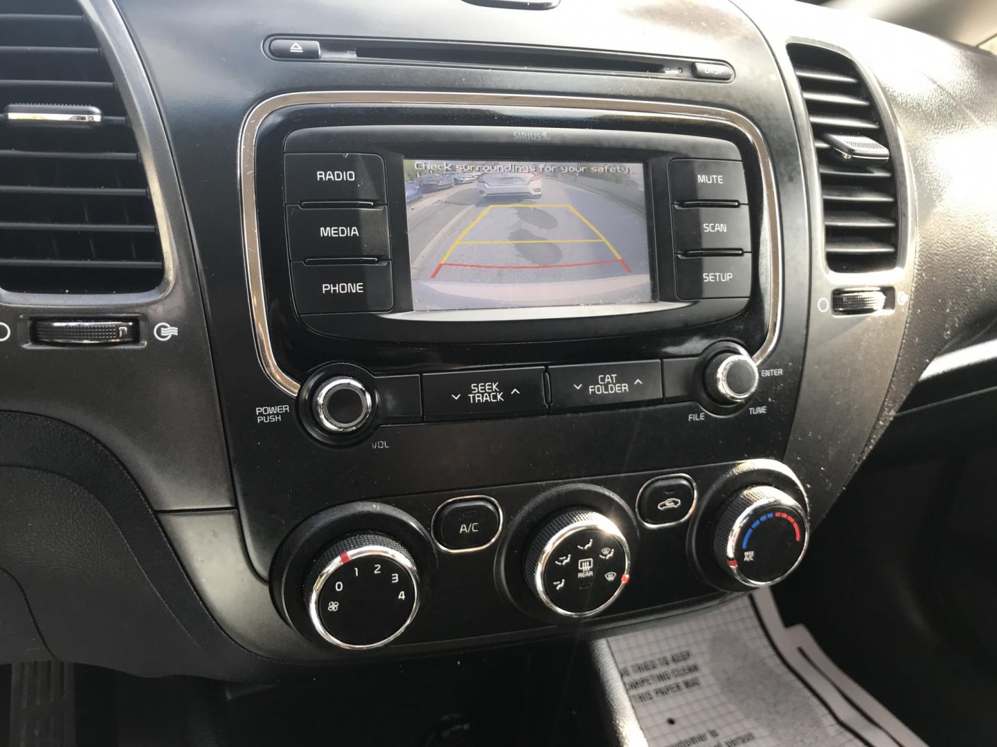 2018 White /Gray Kia Forte LX 6M (3KPFK4A73JE) with an 2.0L L4 DOHC 16V engine, 6M transmission, located at 577 Chester Pike, Prospect Park, PA, 19076, (610) 237-1015, 39.886154, -75.302338 - 2018 Kia Forte: Backup camera, new PA inspection, great on gas, SUPER CLEAN, runs LIKE NEW! This vehicle comes inspected and has been given a bumper to bumper safety check. It is very clean, reliable, and well maintained. We offer a unique pay plan that is known for being the easiest and fastest- Photo#14
