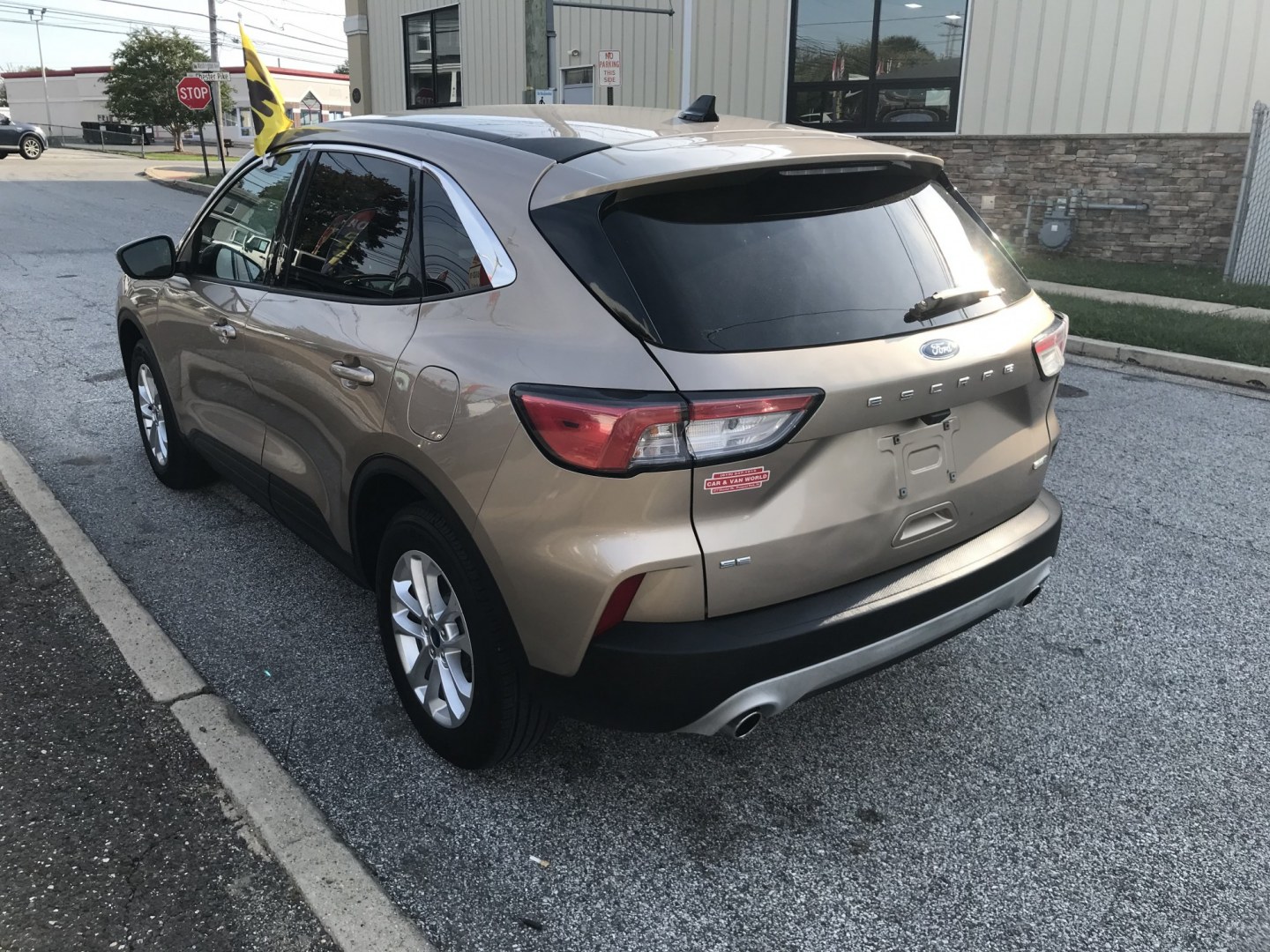 2020 Gold /Tan Ford Escape SE AWD (1FMCU9G65LU) with an 1.5L L3 engine, 6A transmission, located at 577 Chester Pike, Prospect Park, PA, 19076, (610) 237-1015, 39.886154, -75.302338 - 2020 Ford Escape SE: Backup camera, AWD, new PA inspection, SUPER CLEAN, runs LIKE NEW! This vehicle comes inspected and has been given a bumper to bumper safety check. It is very clean, reliable, and well maintained. We offer a unique pay plan that is known for being the easiest and fastest fina- Photo#5