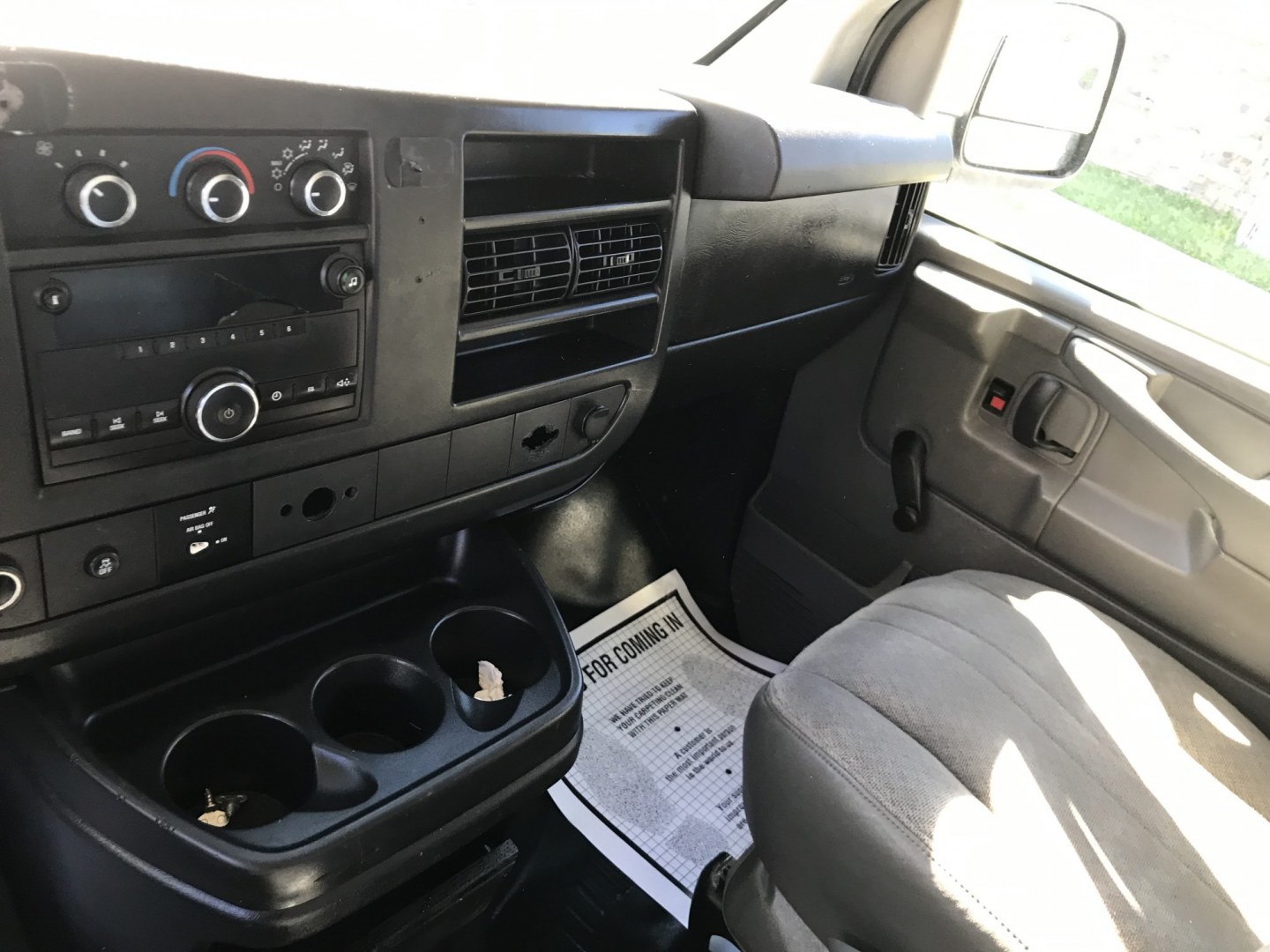 2014 White /Gray Chevrolet Express G3500 (1GB0G2CG5E1) with an 6.0L V8 OHV 16V FFV engine, 6-Speed Automatic transmission, located at 577 Chester Pike, Prospect Park, PA, 19076, (610) 237-1015, 39.886154, -75.302338 - 2014 Chevrolet Express 3500 Box Truck. Dimensions: 12 ft long, 6 1/2 ft side, 6ft 2 inch tall. New Inspection, runs EXCELLENT! This vehicle comes inspected and has been given a bumper to bumper safety check. It is very clean, reliable, and well maintained. We offer a unique pay plan that is known- Photo#12