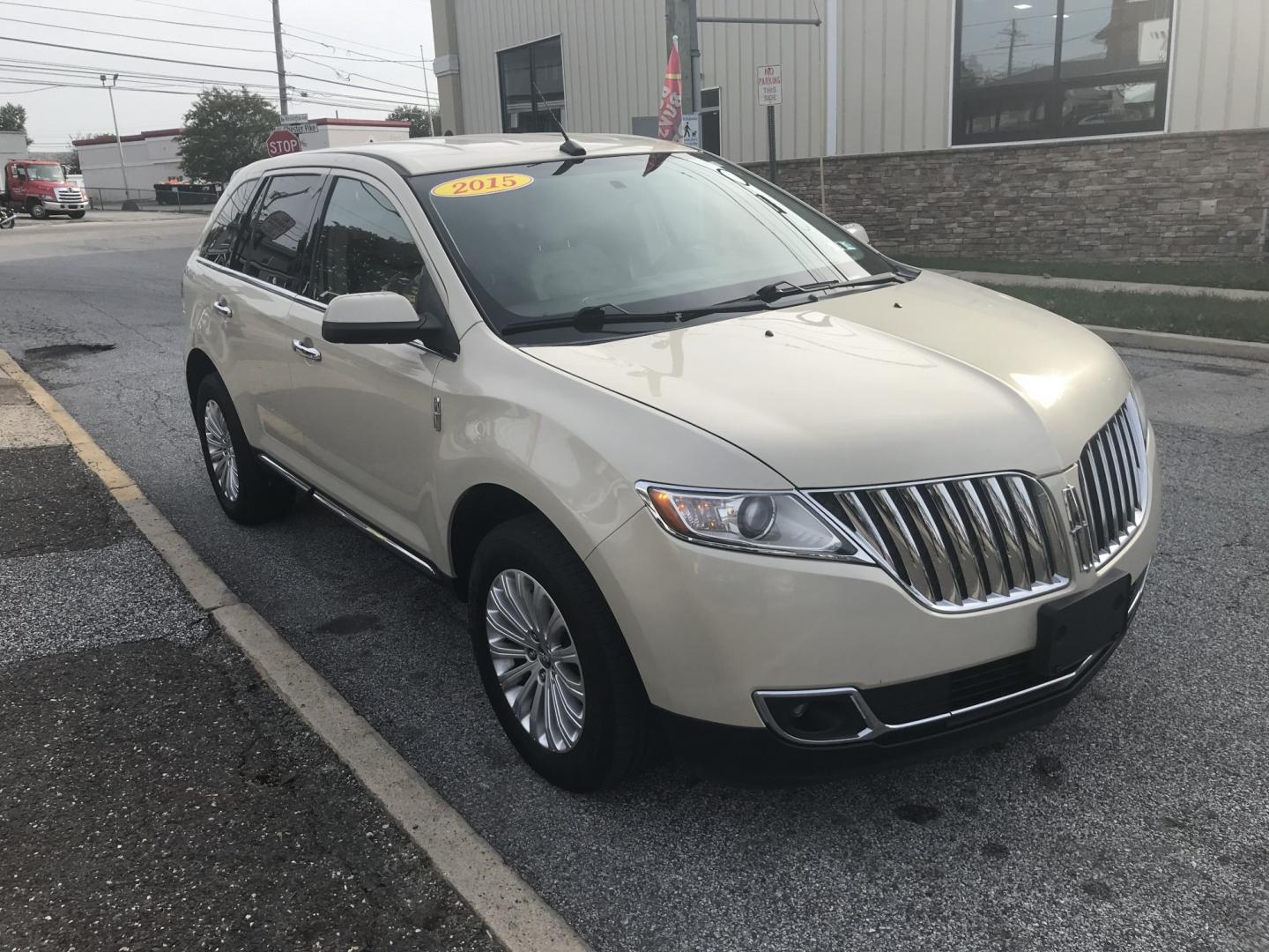 2015 Cream /Black Lincoln MKX AWD (2LMDJ8JK5FB) with an 3.7L V6 DOHC 24V engine, 6A transmission, located at 577 Chester Pike, Prospect Park, PA, 19076, (610) 237-1015, 39.886154, -75.302338 - 2015 Lincoln MKX: Only 94k miles, new PA inspection, SUPER CLEAN, runs LIKE NEW! This vehicle comes inspected and has been given a bumper to bumper safety check. It is very clean, reliable, and well maintained. We offer a unique pay plan that is known for being the easiest and fastest financing o- Photo#3