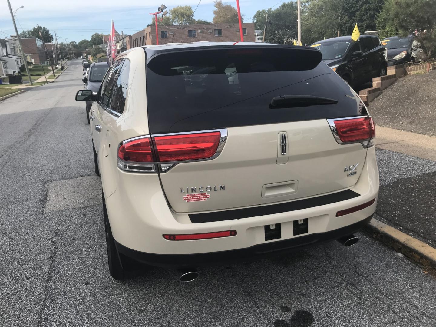 2015 Cream /Black Lincoln MKX AWD (2LMDJ8JK5FB) with an 3.7L V6 DOHC 24V engine, 6A transmission, located at 577 Chester Pike, Prospect Park, PA, 19076, (610) 237-1015, 39.886154, -75.302338 - 2015 Lincoln MKX: Only 94k miles, new PA inspection, SUPER CLEAN, runs LIKE NEW! This vehicle comes inspected and has been given a bumper to bumper safety check. It is very clean, reliable, and well maintained. We offer a unique pay plan that is known for being the easiest and fastest financing o- Photo#5