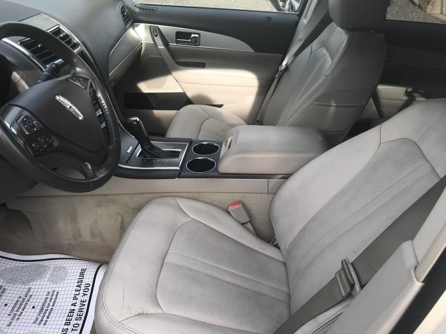 2015 Cream /Black Lincoln MKX AWD (2LMDJ8JK5FB) with an 3.7L V6 DOHC 24V engine, 6A transmission, located at 577 Chester Pike, Prospect Park, PA, 19076, (610) 237-1015, 39.886154, -75.302338 - 2015 Lincoln MKX: Only 94k miles, new PA inspection, SUPER CLEAN, runs LIKE NEW! This vehicle comes inspected and has been given a bumper to bumper safety check. It is very clean, reliable, and well maintained. We offer a unique pay plan that is known for being the easiest and fastest financing o- Photo#10
