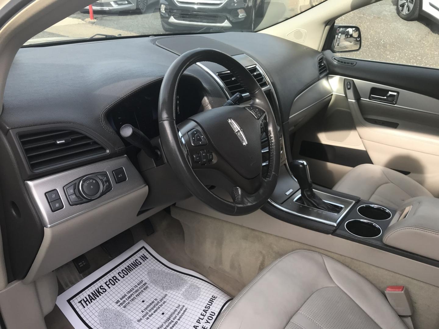 2015 Cream /Black Lincoln MKX AWD (2LMDJ8JK5FB) with an 3.7L V6 DOHC 24V engine, 6A transmission, located at 577 Chester Pike, Prospect Park, PA, 19076, (610) 237-1015, 39.886154, -75.302338 - 2015 Lincoln MKX: Only 94k miles, new PA inspection, SUPER CLEAN, runs LIKE NEW! This vehicle comes inspected and has been given a bumper to bumper safety check. It is very clean, reliable, and well maintained. We offer a unique pay plan that is known for being the easiest and fastest financing o- Photo#11