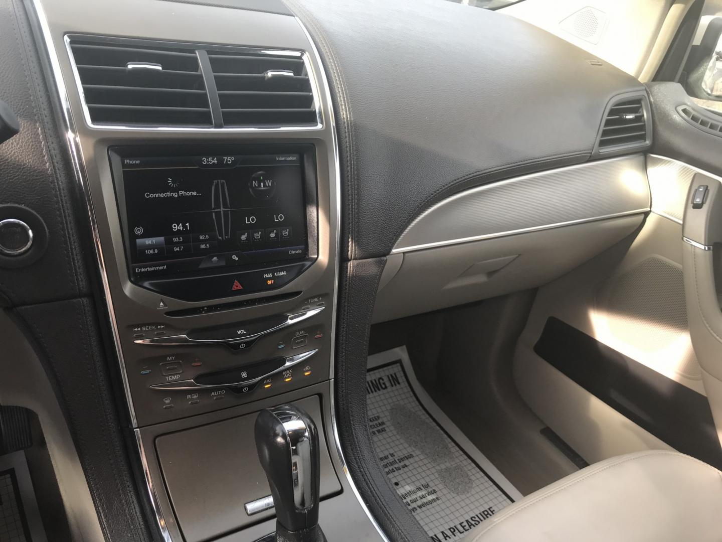 2015 Cream /Black Lincoln MKX AWD (2LMDJ8JK5FB) with an 3.7L V6 DOHC 24V engine, 6A transmission, located at 577 Chester Pike, Prospect Park, PA, 19076, (610) 237-1015, 39.886154, -75.302338 - 2015 Lincoln MKX: Only 94k miles, new PA inspection, SUPER CLEAN, runs LIKE NEW! This vehicle comes inspected and has been given a bumper to bumper safety check. It is very clean, reliable, and well maintained. We offer a unique pay plan that is known for being the easiest and fastest financing o- Photo#13