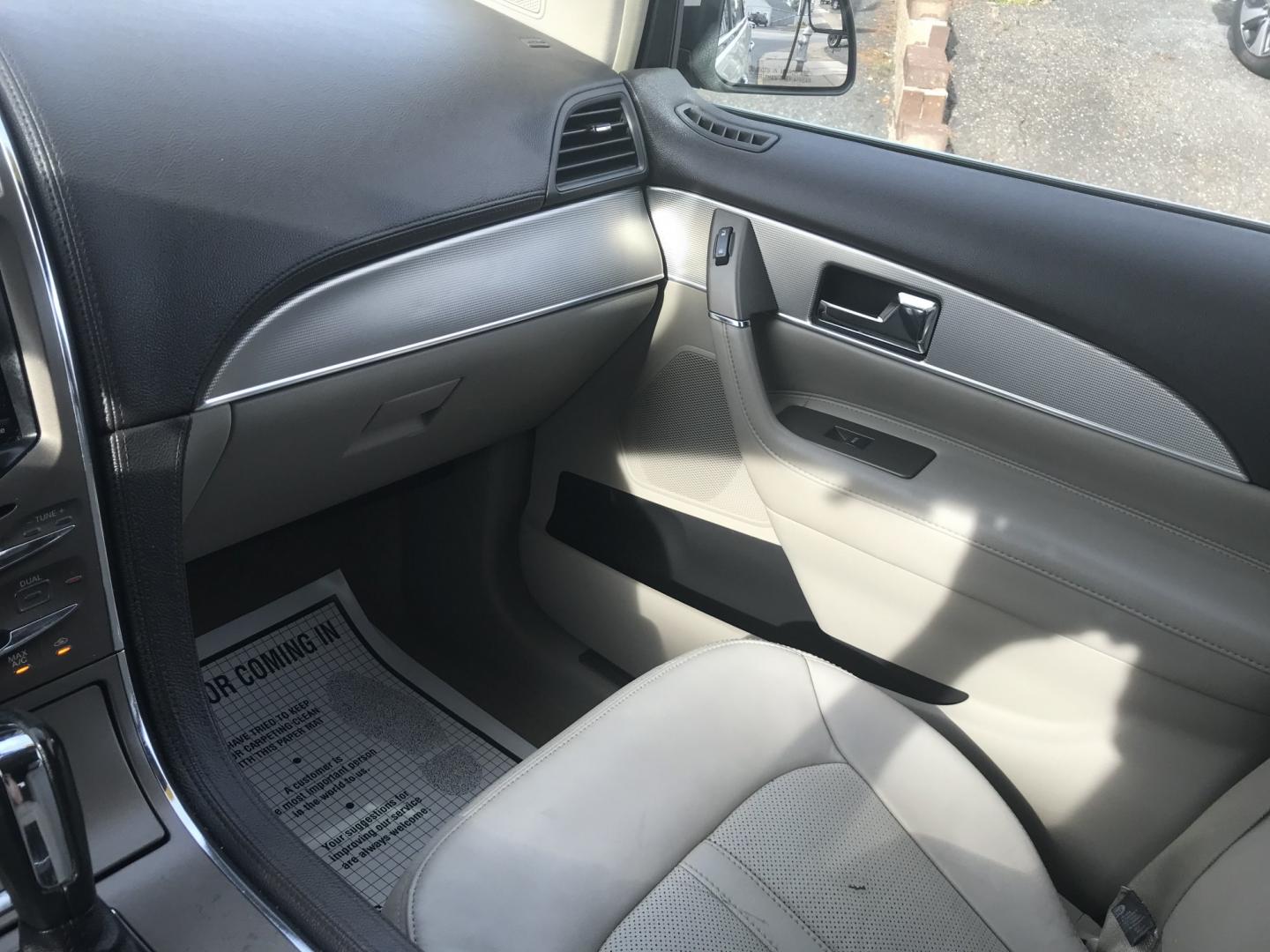 2015 Cream /Black Lincoln MKX AWD (2LMDJ8JK5FB) with an 3.7L V6 DOHC 24V engine, 6A transmission, located at 577 Chester Pike, Prospect Park, PA, 19076, (610) 237-1015, 39.886154, -75.302338 - 2015 Lincoln MKX: Only 94k miles, new PA inspection, SUPER CLEAN, runs LIKE NEW! This vehicle comes inspected and has been given a bumper to bumper safety check. It is very clean, reliable, and well maintained. We offer a unique pay plan that is known for being the easiest and fastest financing o- Photo#15