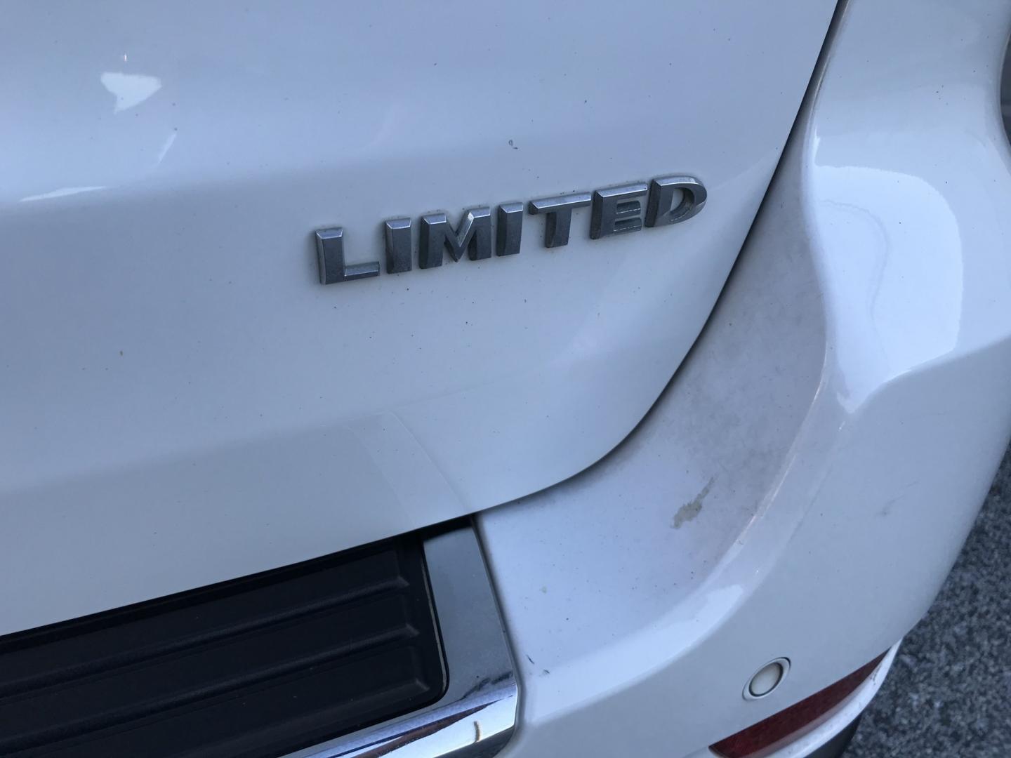 2015 White /Black Jeep Grand Cherokee Limited 4WD (1C4RJFBG5FC) with an 3.6L V6 DOHC 24V engine, 8A transmission, located at 577 Chester Pike, Prospect Park, PA, 19076, (610) 237-1015, 39.886154, -75.302338 - 2015 Jeep Grand Cherokee LIMITED: Navigation system, backup camera, sunroof, new PA inspection, SUPER CLEAN, runs LIKE NEW! This vehicle comes inspected and has been given a bumper to bumper safety check. It is very clean, reliable, and well maintained. We offer a unique pay plan that is known fo- Photo#8