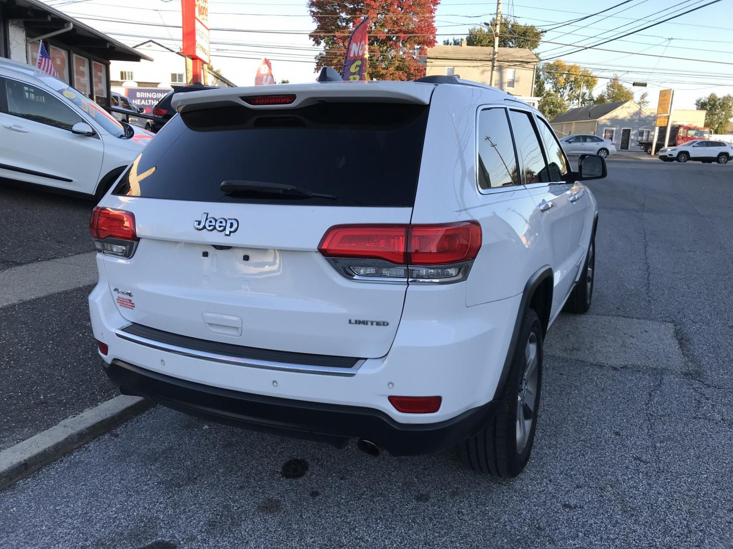 2015 White /Black Jeep Grand Cherokee Limited 4WD (1C4RJFBG5FC) with an 3.6L V6 DOHC 24V engine, 8A transmission, located at 577 Chester Pike, Prospect Park, PA, 19076, (610) 237-1015, 39.886154, -75.302338 - 2015 Jeep Grand Cherokee LIMITED: Navigation system, backup camera, sunroof, new PA inspection, SUPER CLEAN, runs LIKE NEW! This vehicle comes inspected and has been given a bumper to bumper safety check. It is very clean, reliable, and well maintained. We offer a unique pay plan that is known fo- Photo#7