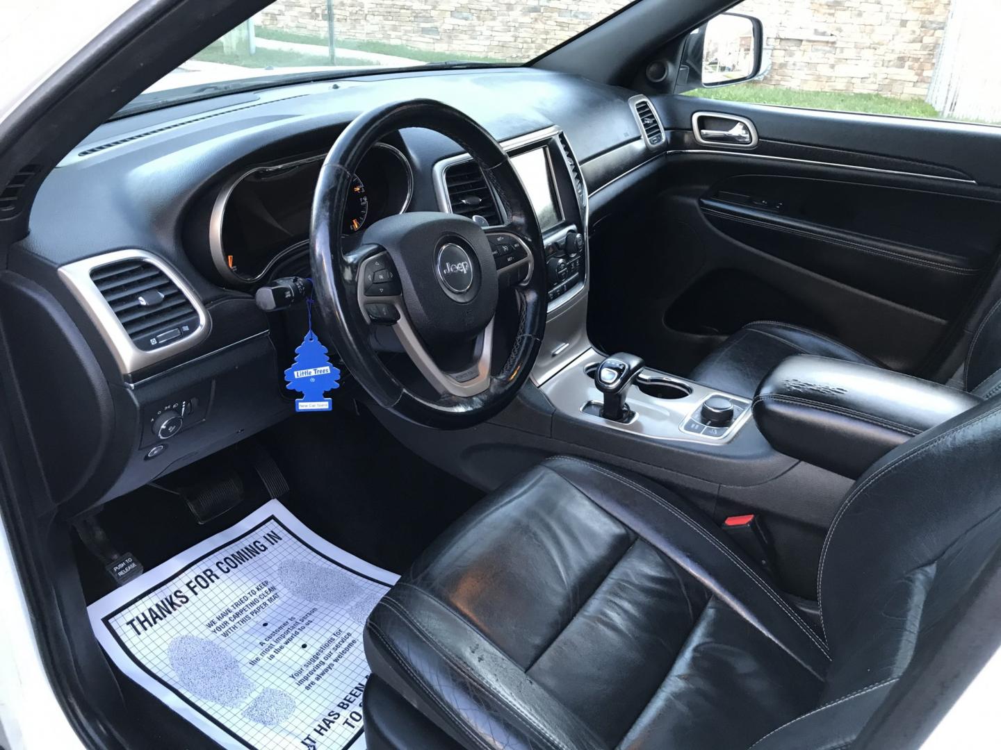 2015 White /Black Jeep Grand Cherokee Limited 4WD (1C4RJFBG5FC) with an 3.6L V6 DOHC 24V engine, 8A transmission, located at 577 Chester Pike, Prospect Park, PA, 19076, (610) 237-1015, 39.886154, -75.302338 - 2015 Jeep Grand Cherokee LIMITED: Navigation system, backup camera, sunroof, new PA inspection, SUPER CLEAN, runs LIKE NEW! This vehicle comes inspected and has been given a bumper to bumper safety check. It is very clean, reliable, and well maintained. We offer a unique pay plan that is known fo- Photo#9