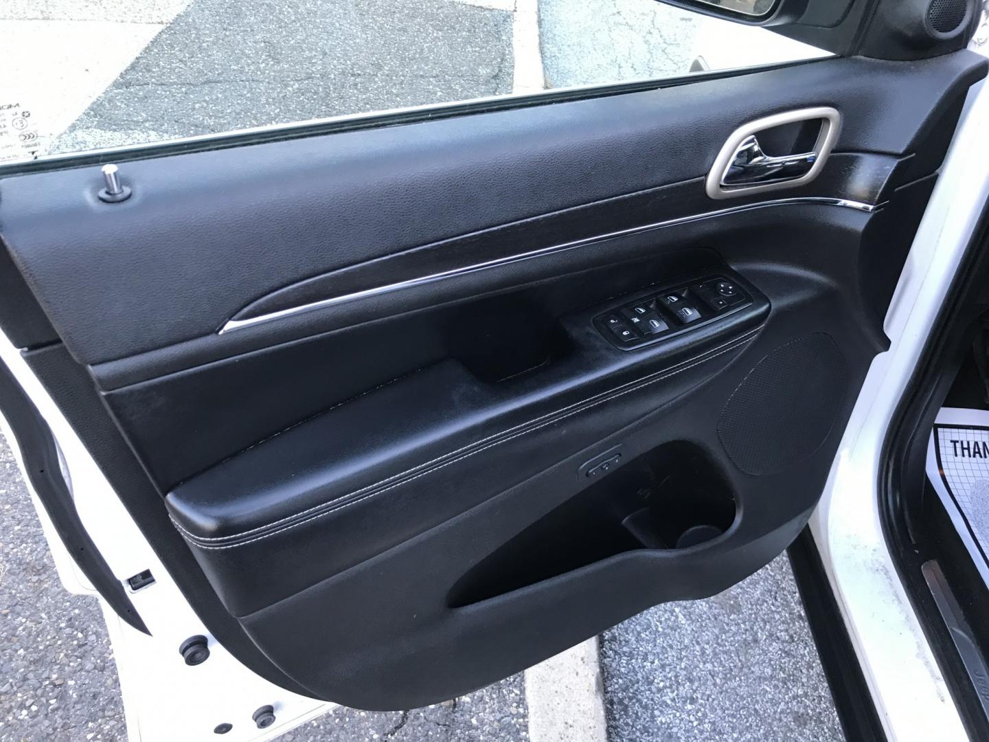 2015 White /Black Jeep Grand Cherokee Limited 4WD (1C4RJFBG5FC) with an 3.6L V6 DOHC 24V engine, 8A transmission, located at 577 Chester Pike, Prospect Park, PA, 19076, (610) 237-1015, 39.886154, -75.302338 - 2015 Jeep Grand Cherokee LIMITED: Navigation system, backup camera, sunroof, new PA inspection, SUPER CLEAN, runs LIKE NEW! This vehicle comes inspected and has been given a bumper to bumper safety check. It is very clean, reliable, and well maintained. We offer a unique pay plan that is known fo- Photo#10