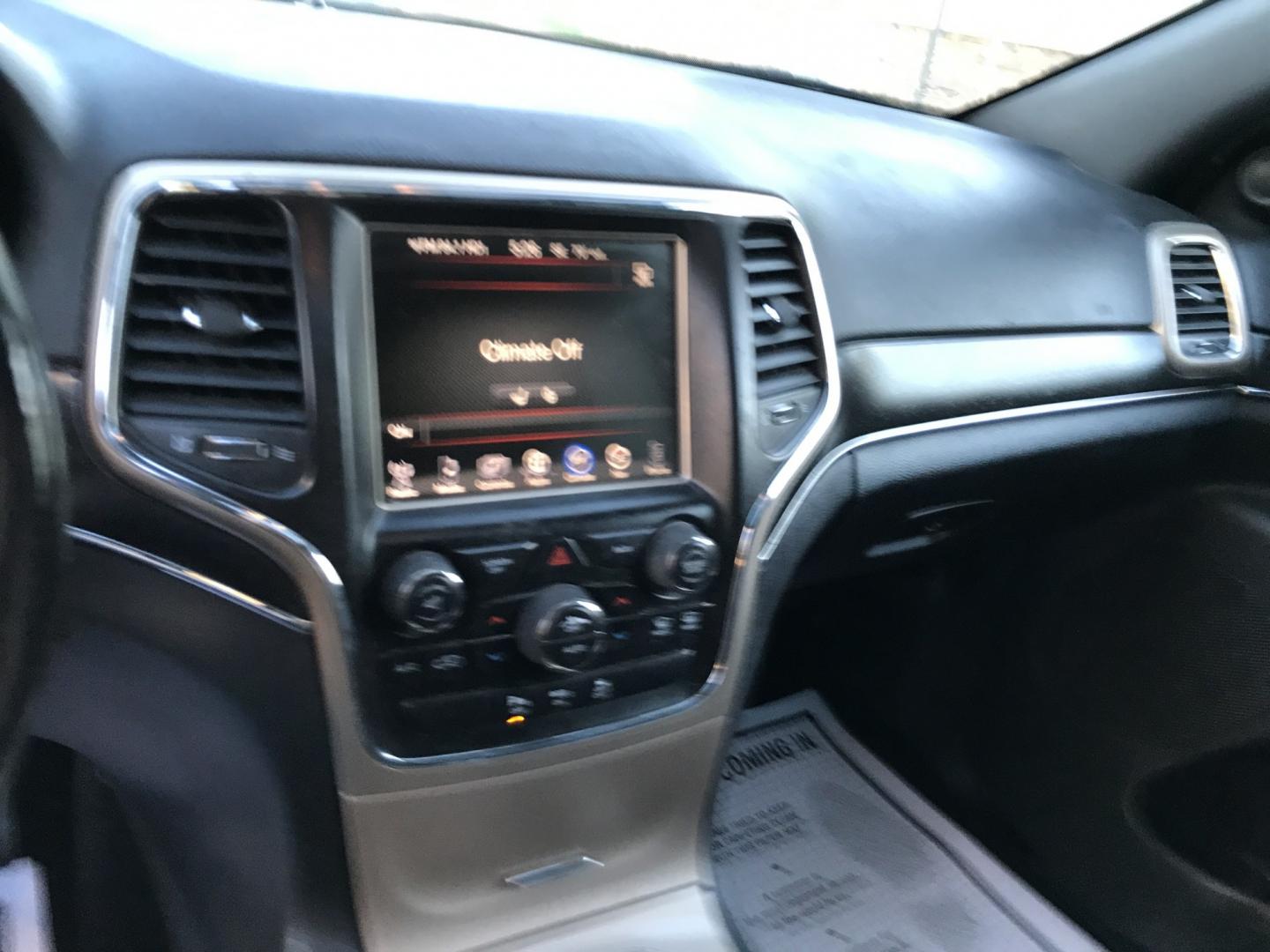 2015 White /Black Jeep Grand Cherokee Limited 4WD (1C4RJFBG5FC) with an 3.6L V6 DOHC 24V engine, 8A transmission, located at 577 Chester Pike, Prospect Park, PA, 19076, (610) 237-1015, 39.886154, -75.302338 - 2015 Jeep Grand Cherokee LIMITED: Navigation system, backup camera, sunroof, new PA inspection, SUPER CLEAN, runs LIKE NEW! This vehicle comes inspected and has been given a bumper to bumper safety check. It is very clean, reliable, and well maintained. We offer a unique pay plan that is known fo- Photo#14
