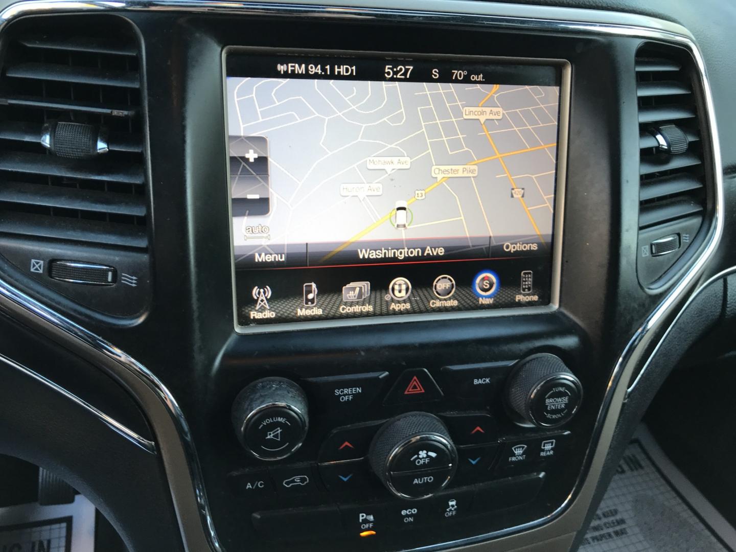 2015 White /Black Jeep Grand Cherokee Limited 4WD (1C4RJFBG5FC) with an 3.6L V6 DOHC 24V engine, 8A transmission, located at 577 Chester Pike, Prospect Park, PA, 19076, (610) 237-1015, 39.886154, -75.302338 - 2015 Jeep Grand Cherokee LIMITED: Navigation system, backup camera, sunroof, new PA inspection, SUPER CLEAN, runs LIKE NEW! This vehicle comes inspected and has been given a bumper to bumper safety check. It is very clean, reliable, and well maintained. We offer a unique pay plan that is known fo- Photo#15