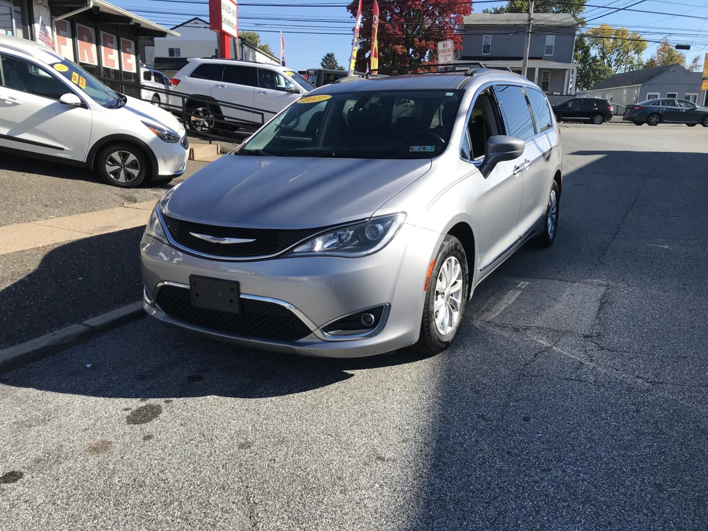 2017 Silver /Black Chrysler Pacifica Touring (2C4RC1BG1HR) with an 3.6L V6 DOHC 24V engine, 6A transmission, located at 577 Chester Pike, Prospect Park, PA, 19076, (610) 237-1015, 39.886154, -75.302338 - 2017 Chrysler Pacifica Touring: Backup camera, navigation system, stow and go seating, new PA inspection, runs LIKE NEW! This vehicle comes inspected and has been given a bumper to bumper safety check. It is very clean, reliable, and well maintained. We offer a unique pay plan that is known for b- Photo#2