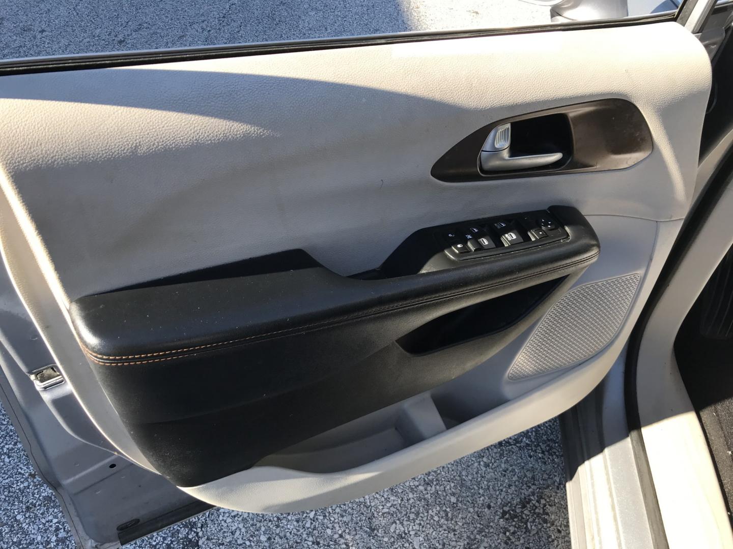 2017 Silver /Black Chrysler Pacifica Touring (2C4RC1BG1HR) with an 3.6L V6 DOHC 24V engine, 6A transmission, located at 577 Chester Pike, Prospect Park, PA, 19076, (610) 237-1015, 39.886154, -75.302338 - 2017 Chrysler Pacifica Touring: Backup camera, navigation system, stow and go seating, new PA inspection, runs LIKE NEW! This vehicle comes inspected and has been given a bumper to bumper safety check. It is very clean, reliable, and well maintained. We offer a unique pay plan that is known for b- Photo#8