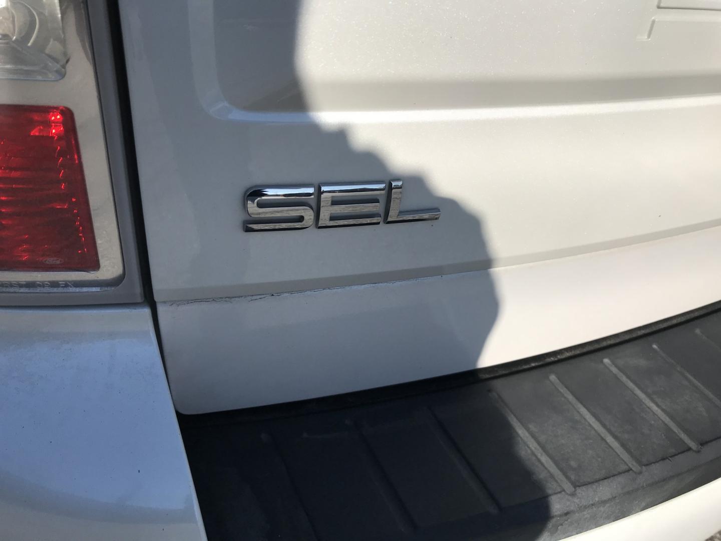 2013 White /Beige Ford Flex SEL FWD (2FMGK5C88DB) with an 3.5L V6 DOHC 24V engine, 6-Speed Automatic Overdrive transmission, located at 577 Chester Pike, Prospect Park, PA, 19076, (610) 237-1015, 39.886154, -75.302338 - 2013 Ford Flex SEL: Navigation system, 3rd row seating, sunroofs, new PA inspection, SUPER CLEAN, runs LIKE NEW! This vehicle comes inspected and has been given a bumper to bumper safety check. It is very clean, reliable, and well maintained. We offer a unique pay plan that is known for being the- Photo#6
