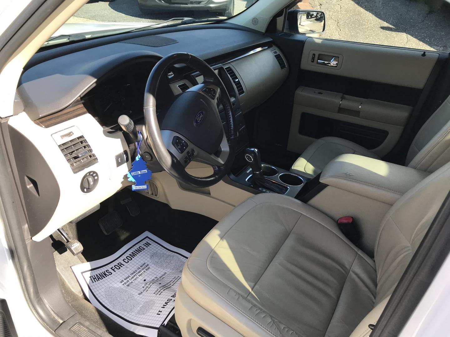 2013 White /Beige Ford Flex SEL FWD (2FMGK5C88DB) with an 3.5L V6 DOHC 24V engine, 6-Speed Automatic Overdrive transmission, located at 577 Chester Pike, Prospect Park, PA, 19076, (610) 237-1015, 39.886154, -75.302338 - 2013 Ford Flex SEL: Navigation system, 3rd row seating, sunroofs, new PA inspection, SUPER CLEAN, runs LIKE NEW! This vehicle comes inspected and has been given a bumper to bumper safety check. It is very clean, reliable, and well maintained. We offer a unique pay plan that is known for being the- Photo#7